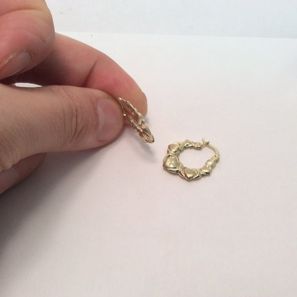 10k Real GOLD Hugs Kisses Huggie OX XO Heart Hoop 1.7gr - Picture 6 of 7